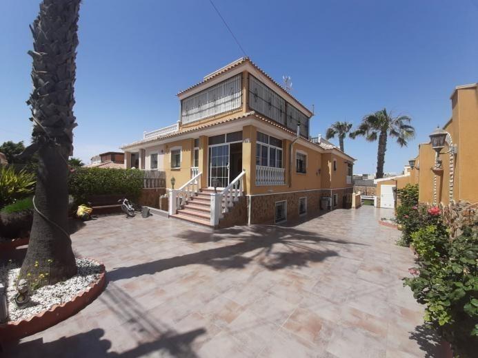 Villa i Torrevieja, Alicante, Spanien 6 sovrum, 400 kvm. Nr. 113139