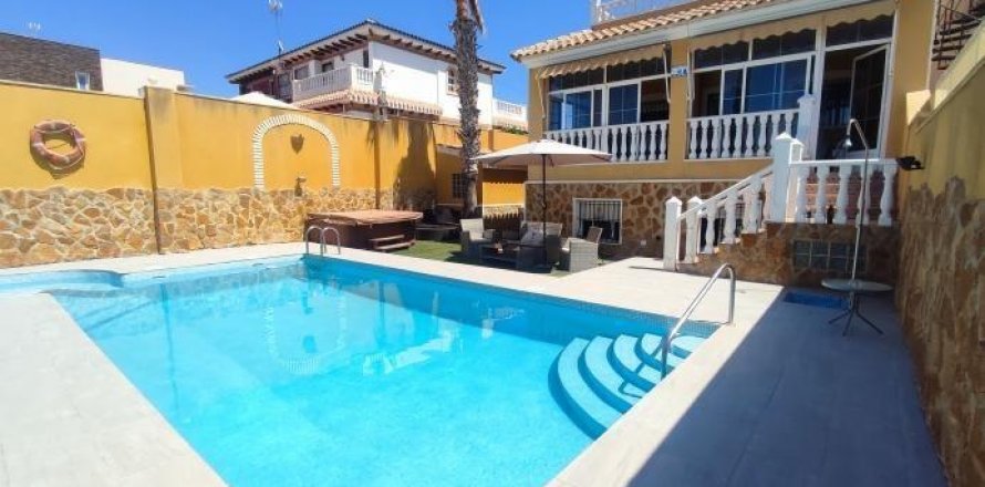 Villa Torrevieja, Alicante, Spain 6 bedrooms, 400 sq.m. No. 113139