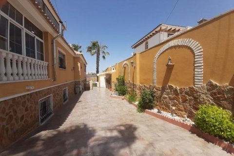 Villa for sale Torrevieja, Alicante, Spain 6 bedrooms, 400 sq.m. No. 113139 - photo 5