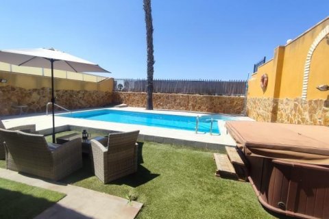Villa for sale Torrevieja, Alicante, Spain 6 bedrooms, 400 sq.m. No. 113139 - photo 2