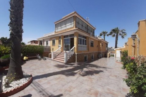 Villa for sale Torrevieja, Alicante, Spain 6 bedrooms, 400 sq.m. No. 113139 - photo 6