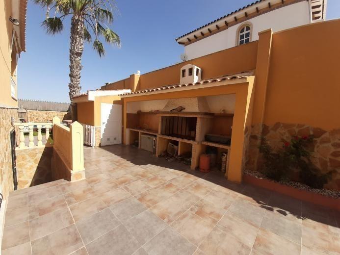Villa i Torrevieja, Alicante, Spanien 6 sovrum, 400 kvm. Nr. 113139