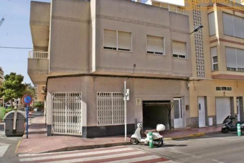 Apartamento en venta Torrevieja, Alicante, España 3 dormitorios, 180 m2 No. 113149 - foto 9