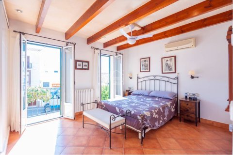 Kaupunkipientalo myytävänä Alaior, Menorca, Espanja, 5 makuuhuonetta, 327 m2 No. 140520 - kuva 8