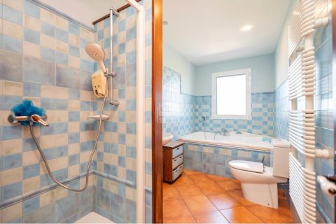 Kaupunkipientalo myytävänä Alaior, Menorca, Espanja, 5 makuuhuonetta, 327 m2 No. 140520 - kuva 11