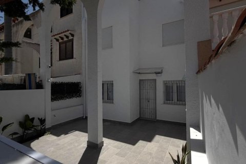Radhus till salu i Torrevieja, Alicante, Spanien 3 sovrum, 70 kvm. Nr. 190131 - foto 14