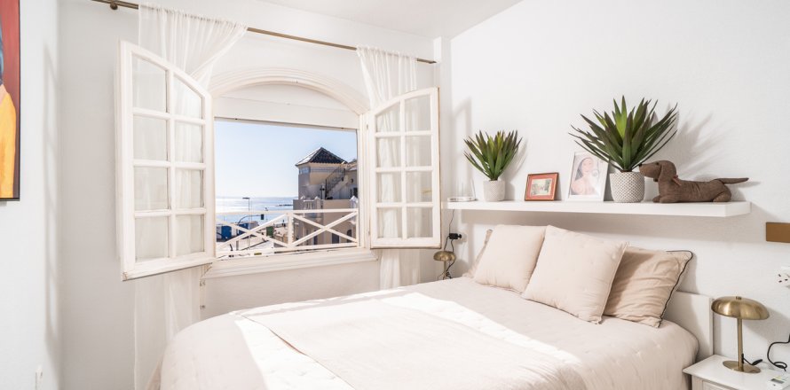Apartamento en Torrevieja, Alicante, España 2 dormitorios, 72 m2 No. 190133