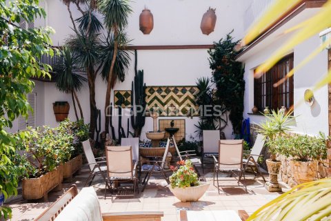 Lokal usługowy w Malgrat de Mar, Barcelona, Hiszpania 24 sypialnie, 1100 mkw. nr 167919 – zdjęcie 2
