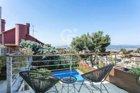 House à Esplugues de Llobregat, Barcelona, Espagne 5 chambres, 490 m2 No. 179228