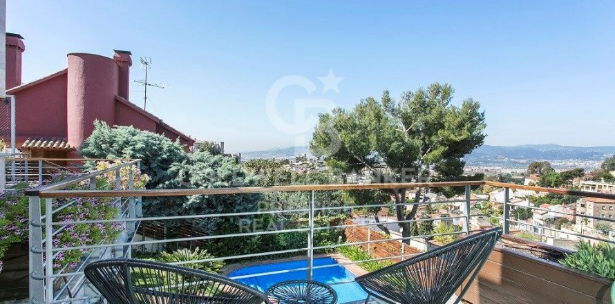 House à Esplugues de Llobregat, Barcelona, Espagne 5 chambres, 490 m2 No. 179228
