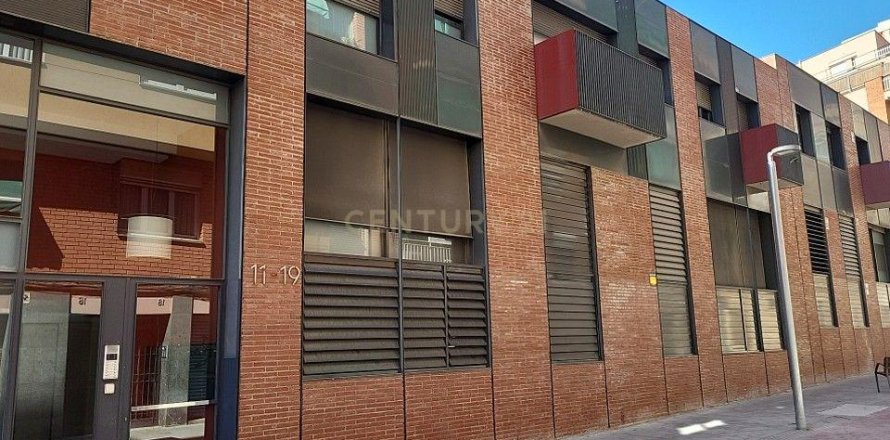 Autotallit Barcelona, Espanja 8 m2 No. 186573