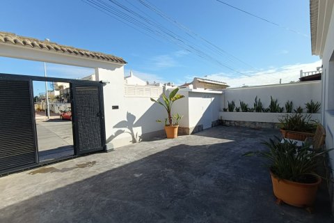 Villa till salu i Torrevieja, Alicante, Spanien 3 sovrum, 100 kvm. Nr. 189446 - foto 26