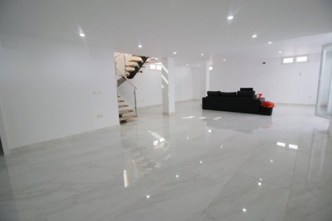 Apartment for sale in La Torre, Alicante, Spain 4 bedrooms, 330 sq.m. No. 165071 - photo 23