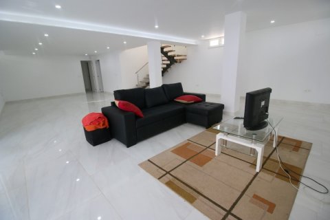 Apartment for sale in La Torre, Alicante, Spain 4 bedrooms, 330 sq.m. No. 165071 - photo 17