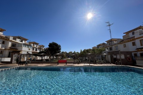 Radhus till salu i Torrevieja, Alicante, Spanien 3 sovrum, 90 kvm. Nr. 156266 - foto 13