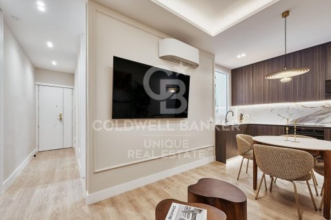 Apartamento en venta en Madrid, España 2 dormitorios, 48 m2 No. 157772 - foto 2