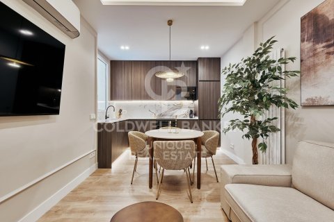 Apartamento en venta en Madrid, España 2 dormitorios, 48 m2 No. 157772 - foto 6