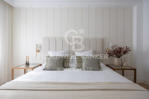 Apartment for sale in Madrid, Spain 4 bedrooms, 307 sq.m. No. 157771 - photo 10