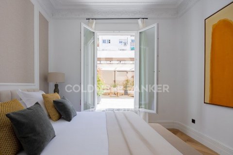 Apartment for sale in Madrid, Spain 4 bedrooms, 307 sq.m. No. 157771 - photo 16