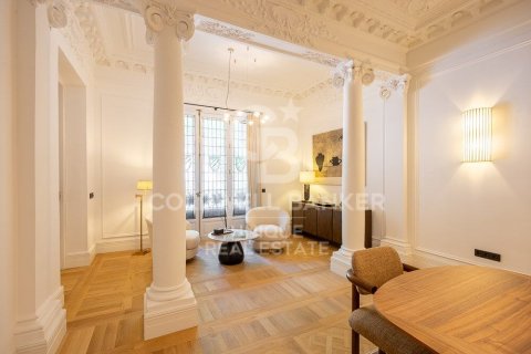 Apartment for sale in Madrid, Spain 4 bedrooms, 307 sq.m. No. 157771 - photo 5