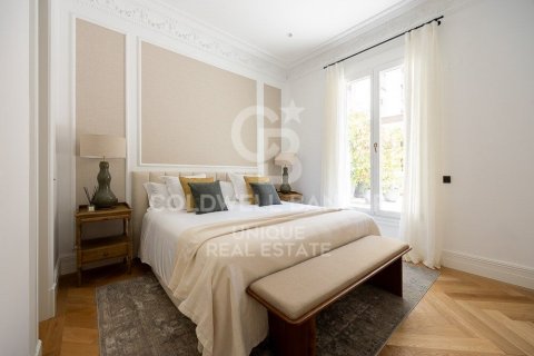 Apartment for sale in Madrid, Spain 4 bedrooms, 307 sq.m. No. 157771 - photo 15