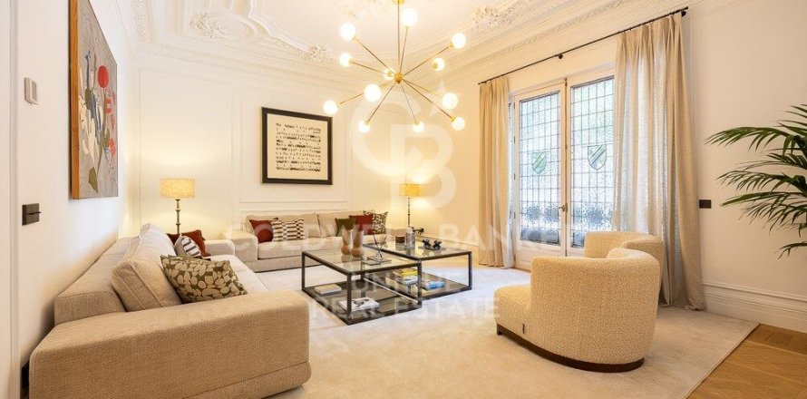 Apartment in Madrid, Spain 4 bedrooms, 307 sq.m. No. 157771