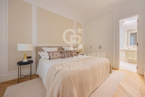 Apartment for sale in Madrid, Spain 4 bedrooms, 307 sq.m. No. 157771 - photo 23