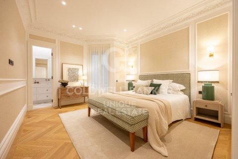 Apartment for sale in Madrid, Spain 4 bedrooms, 307 sq.m. No. 157771 - photo 22