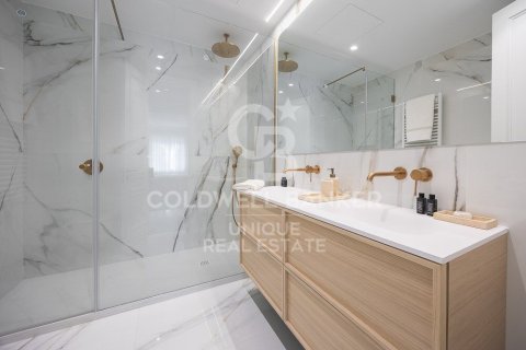 Apartment for sale in Madrid, Spain 4 bedrooms, 307 sq.m. No. 157771 - photo 17