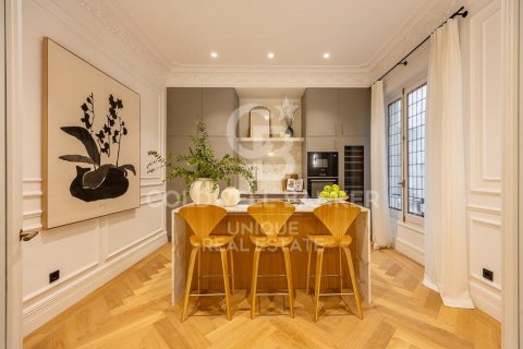 Apartment for sale in Madrid, Spain 4 bedrooms, 307 sq.m. No. 157771 - photo 11