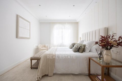 Apartment for sale in Madrid, Spain 4 bedrooms, 307 sq.m. No. 157771 - photo 11