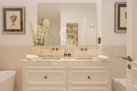 Apartment for sale in Madrid, Spain 4 bedrooms, 307 sq.m. No. 157771 - photo 26