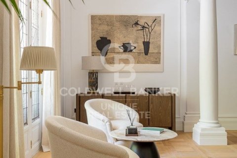 Apartment for sale in Madrid, Spain 4 bedrooms, 307 sq.m. No. 157771 - photo 3