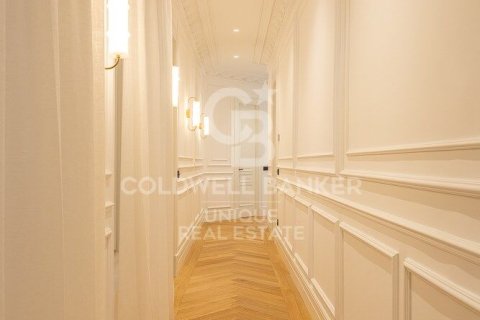 Apartment for sale in Madrid, Spain 4 bedrooms, 307 sq.m. No. 157771 - photo 12