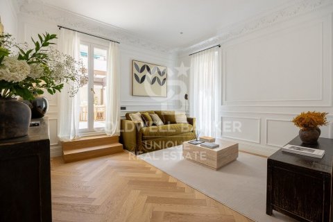 Apartment for sale in Madrid, Spain 4 bedrooms, 307 sq.m. No. 157771 - photo 17