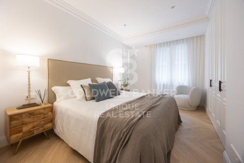 Apartment for sale in Madrid, Spain 4 bedrooms, 307 sq.m. No. 157771 - photo 19