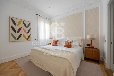 Apartment for sale in Madrid, Spain 4 bedrooms, 307 sq.m. No. 157771 - photo 18
