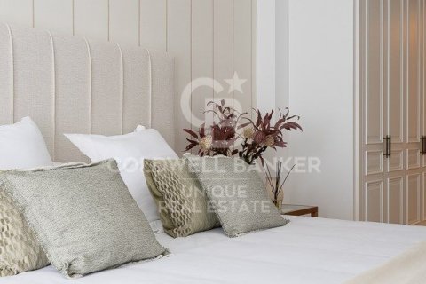 Apartment for sale in Madrid, Spain 4 bedrooms, 307 sq.m. No. 157771 - photo 12