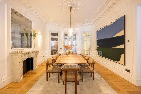 Apartment for sale in Madrid, Spain 4 bedrooms, 307 sq.m. No. 157771 - photo 10