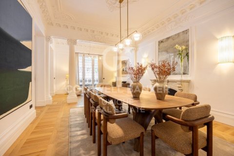 Apartment for sale in Madrid, Spain 4 bedrooms, 307 sq.m. No. 157771 - photo 6