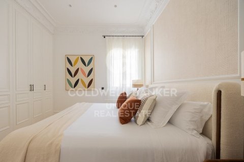 Apartment for sale in Madrid, Spain 4 bedrooms, 307 sq.m. No. 157771 - photo 19
