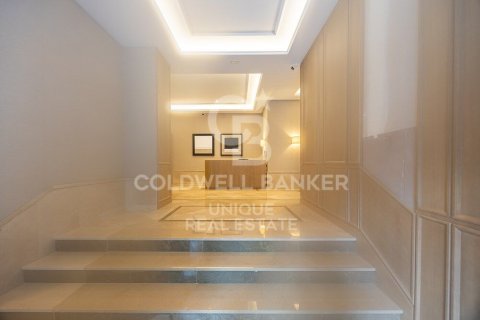 Apartment for sale in Madrid, Spain 4 bedrooms, 307 sq.m. No. 157771 - photo 1
