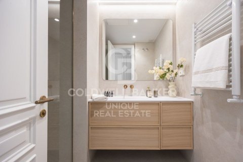 Apartment for sale in Madrid, Spain 4 bedrooms, 307 sq.m. No. 157771 - photo 21