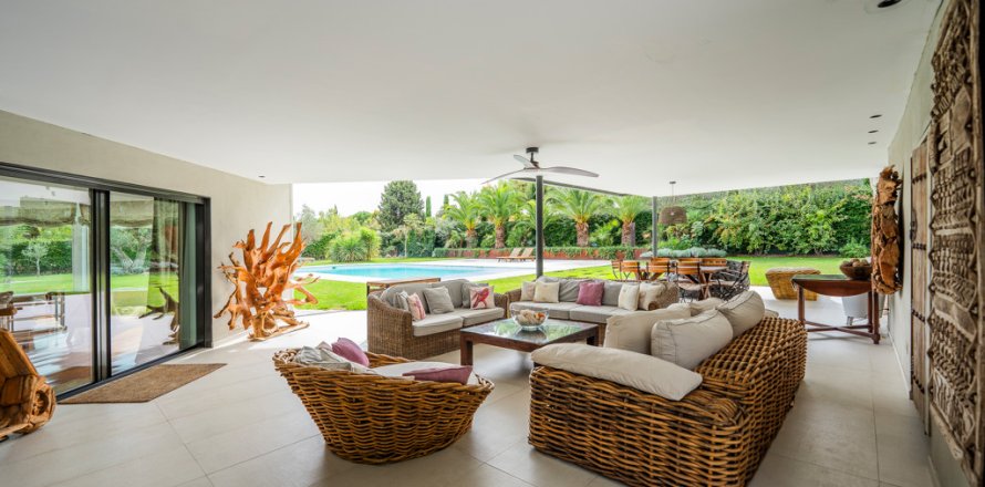 Villa in Pozuelo de Alarcon, Madrid, Spain 6 bedrooms, 935 sq.m. No. 107987