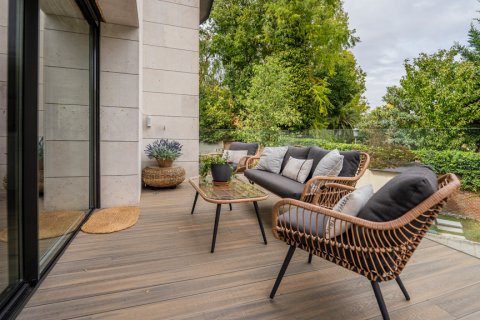 Villa for sale in Pozuelo de Alarcon, Madrid, Spain 6 bedrooms, 935 sq.m. No. 107987 - photo 3