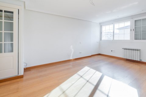 Townhouse for sale Madrid, Spain 7 bedrooms, 543 sq.m. No. 107990 - photo 27
