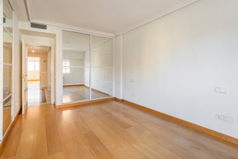 Townhouse for sale Madrid, Spain 7 bedrooms, 543 sq.m. No. 107990 - photo 20