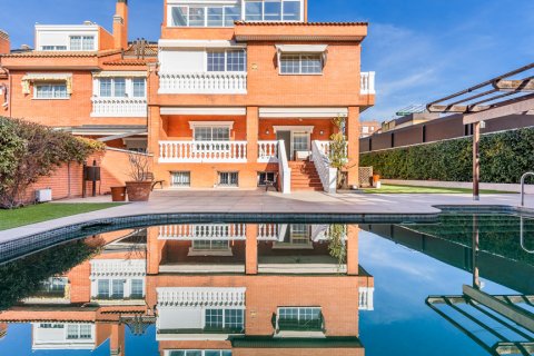 Townhouse for sale Madrid, Spain 7 bedrooms, 543 sq.m. No. 107990 - photo 3
