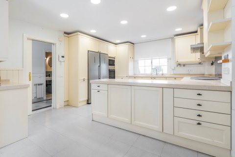 Townhouse for sale Madrid, Spain 7 bedrooms, 543 sq.m. No. 107990 - photo 14