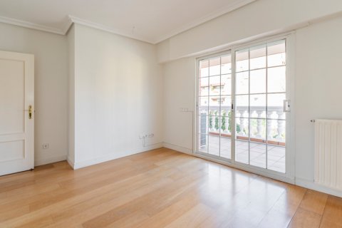 Townhouse for sale Madrid, Spain 7 bedrooms, 543 sq.m. No. 107990 - photo 25